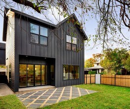 Building Photo - 4901 Gladeview Dr