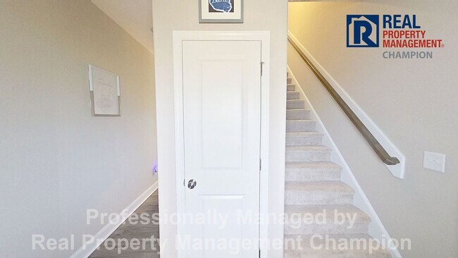 Foto del edificio - Like New Home with Open Layout and Spacious Rooms