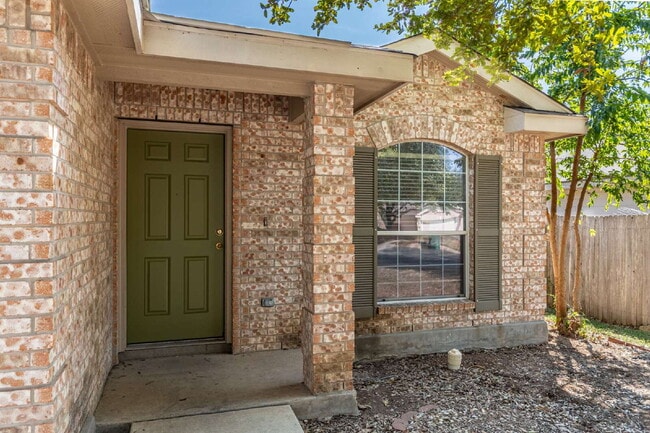 Building Photo - 8914 Walnut Springs