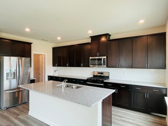 Building Photo - 5950 Green Ash Ct