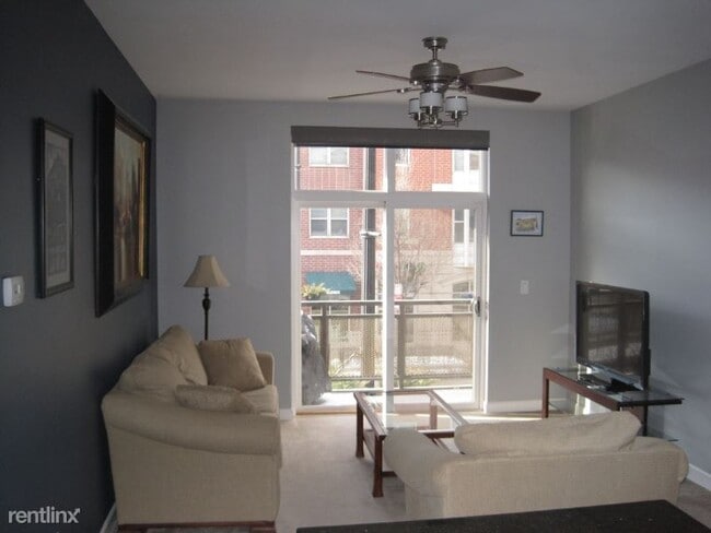 Building Photo - 1 br, 1 bath Condo - 1351 S Halsted St
