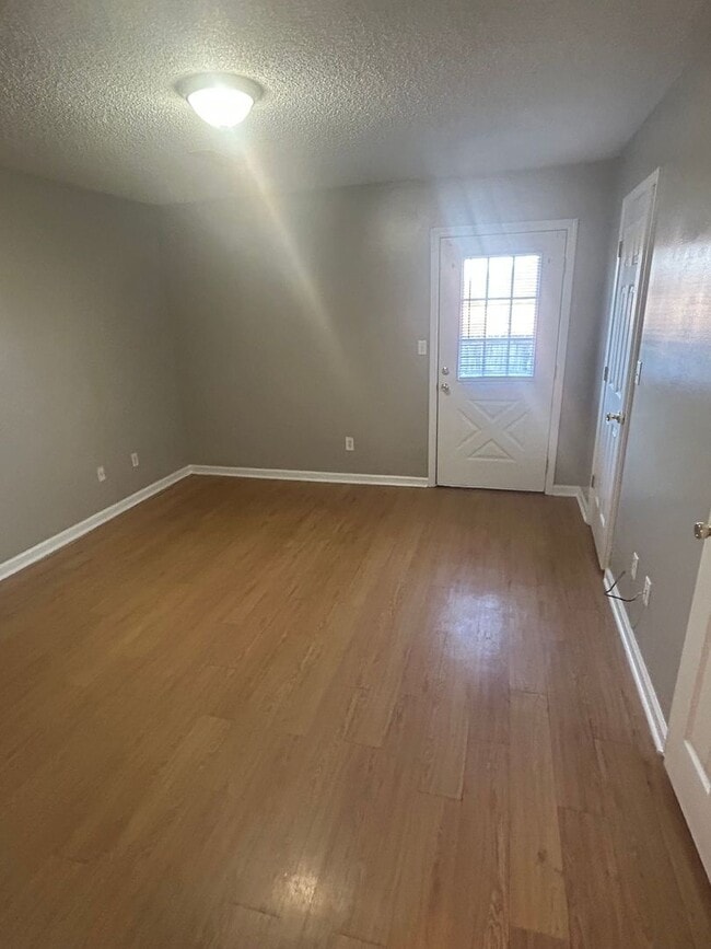 Foto del edificio - 403 E Girard Ave