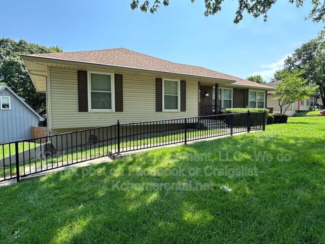 Foto del edificio - 6119 Cottonwood Dr