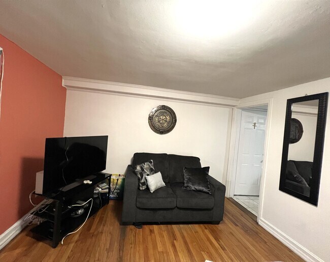 Building Photo - 9012 Bergenwood Ave