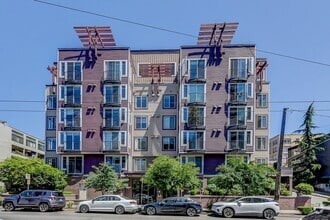 Building Photo - 124 Bellevue Ave E