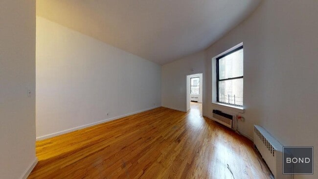 Building Photo - 233 E 81st St