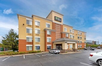 Building Photo - Furnished Studio-St. Louis - Westport - Central