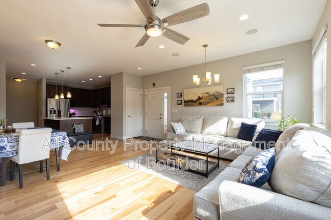 Foto del edificio - 711 Grandview Meadows Dr