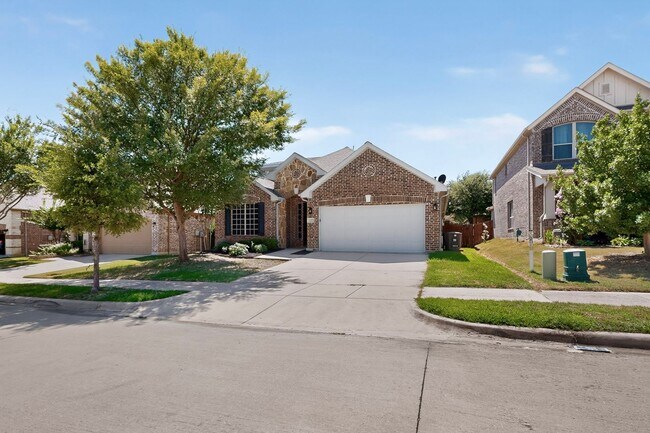 Foto del edificio - 3312 Glen Crest Ln