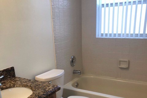 Baño de invitados - 819 Twin Lakes Dr