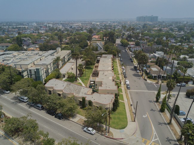 Building Photo - 2404 Grandview Ave