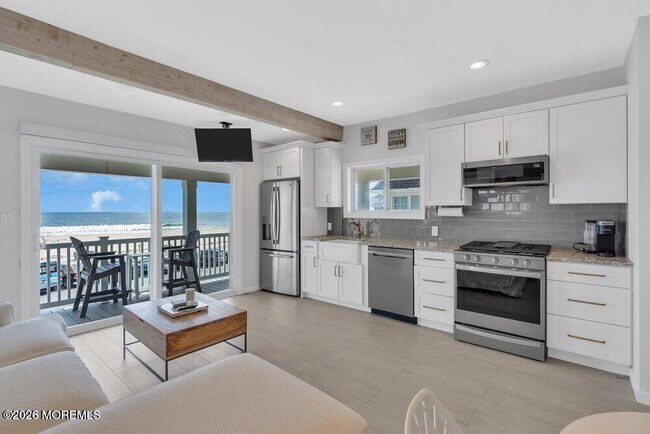 Foto del edificio - 903A Ocean Ave N