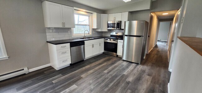 Building Photo - 400 Riverside Dr