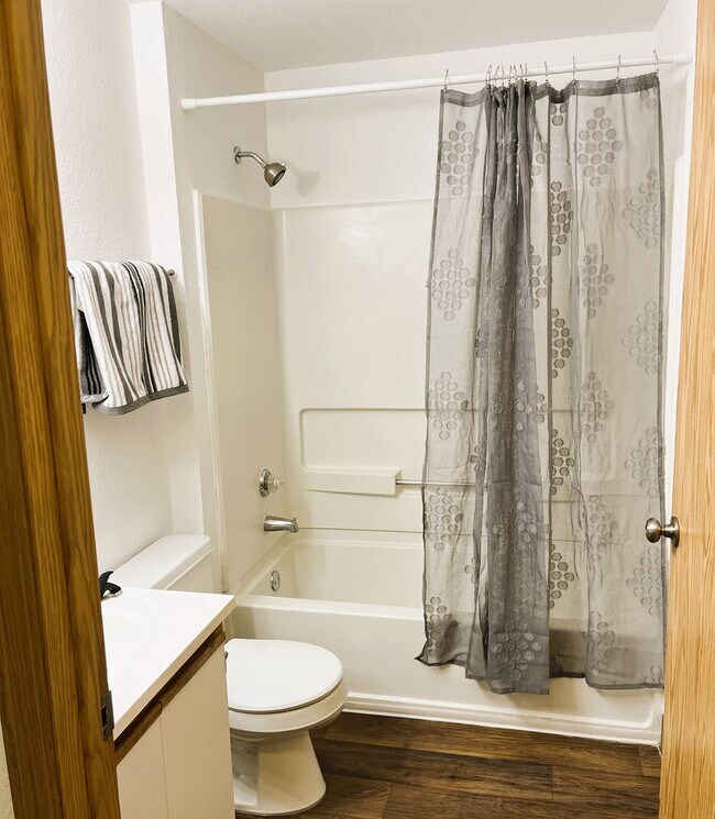 Foto del edificio - Newly Renovated Building in Lake Oswego-La...