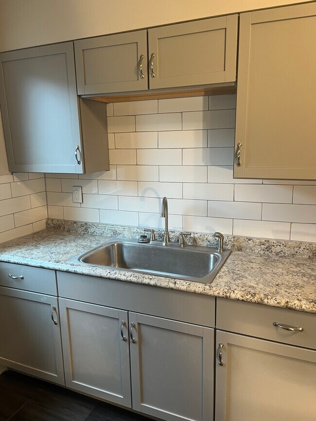 Kitchen - 35 Alexis St