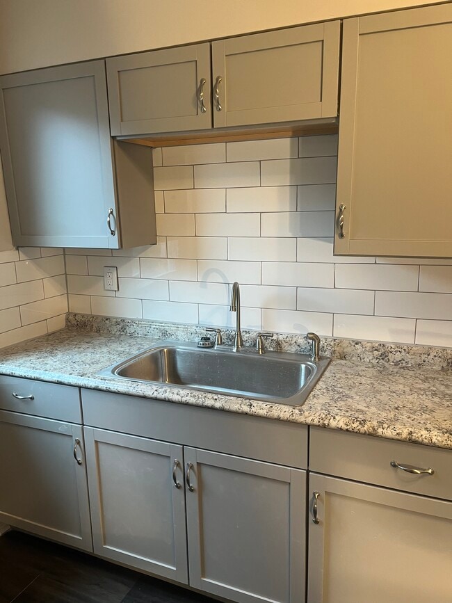 Kitchen - 35 Alexis St