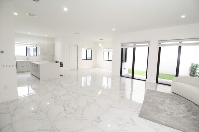 Foto del edificio - 4335 NW 81st Ave