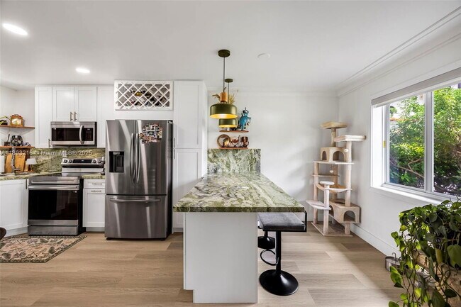 Foto del edificio - 3690 SW 9th Terrace