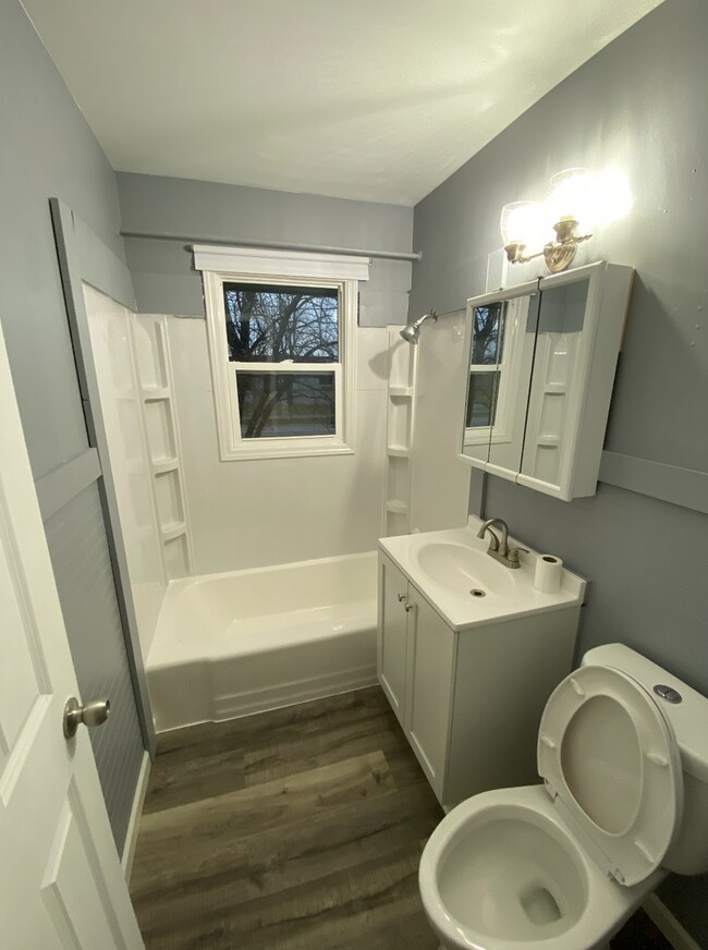 Foto del edificio - 2 Bedroom in Fridley