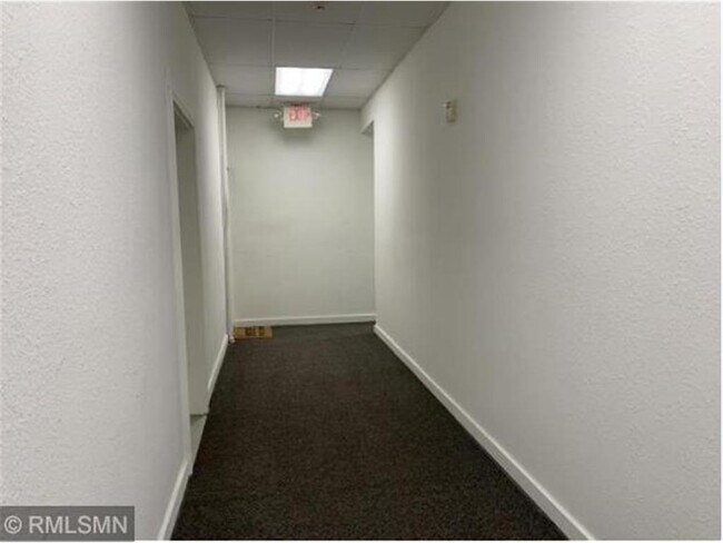 Building Photo - 105 E Elm St