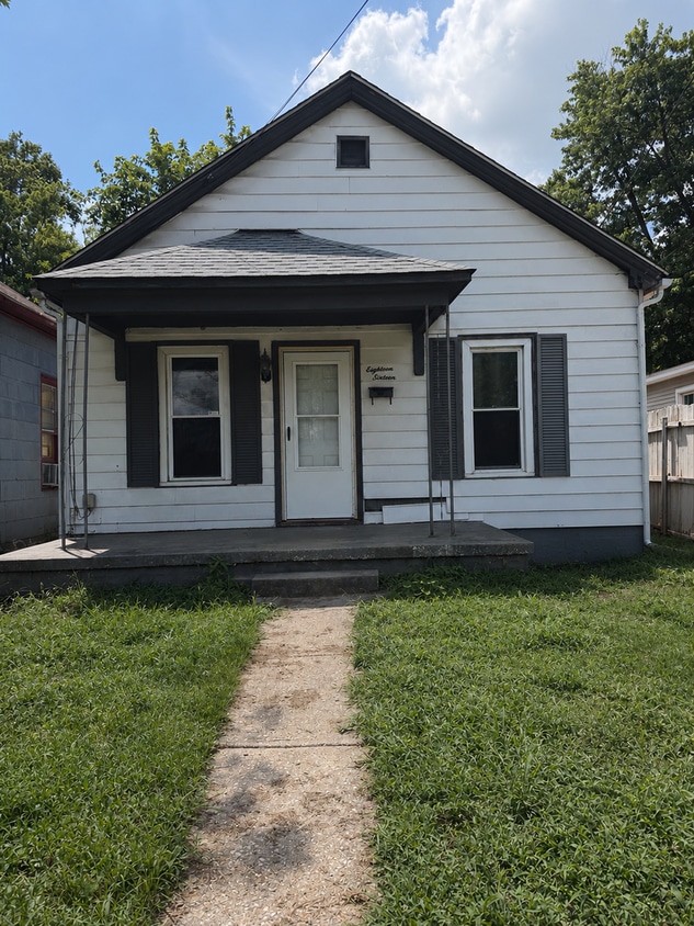 3 Bed | 1 Bath Home for Rent in Alton – $1,300/Month - 3 Bed | 1 Bath Home for Rent in Alton – $1,300/Month