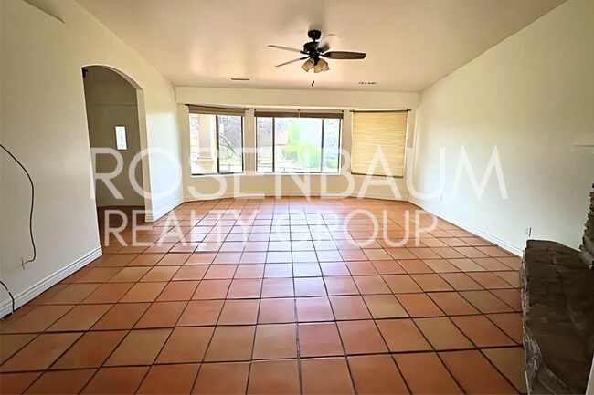 Building Photo - Beautiful 4-bedrooms, 2-baths home in Pres...