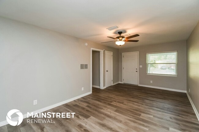 Building Photo - 5742 Norde Dr W