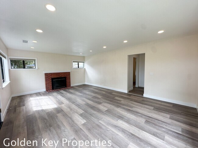 Foto del edificio - Beautifully remodeled single-level home in...