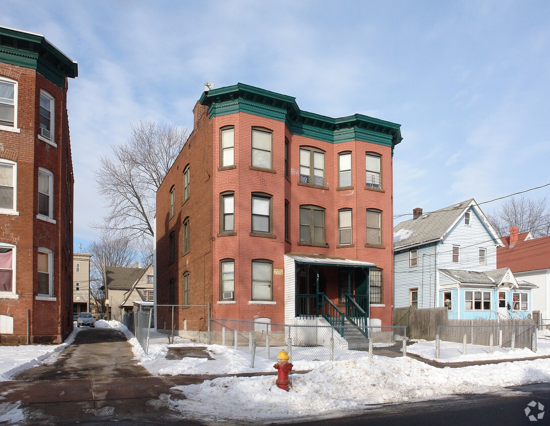 48 Elliott St, Hartford, CT 06114 Apartments in Hartford, CT