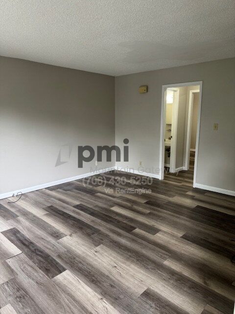 Foto del edificio - 54 Greenwood Cir