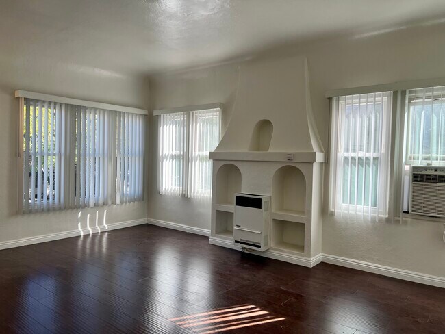 Building Photo - 501 Hill Dr