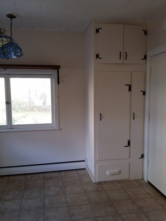Building Photo - 2845 Aqueduct Rd