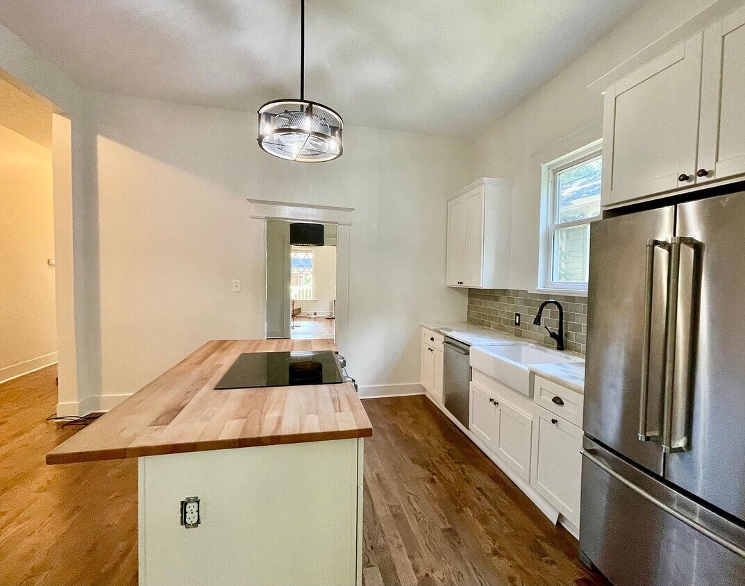 Foto principal - 670 Grady Pl SW