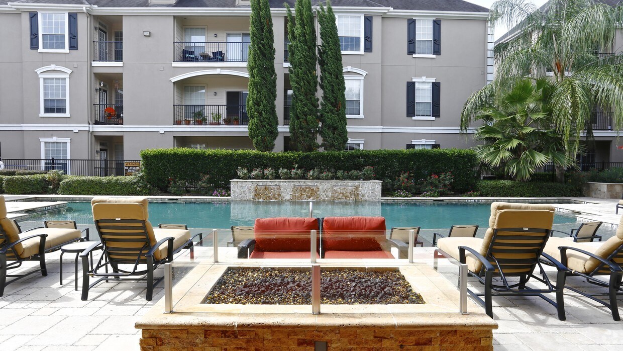 Estates at Bellaire 4807 Pin Oak Park Houston, TX