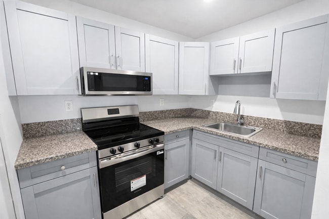 Building Photo - Casa Linda Apartments-3300 S Dixie Hwy