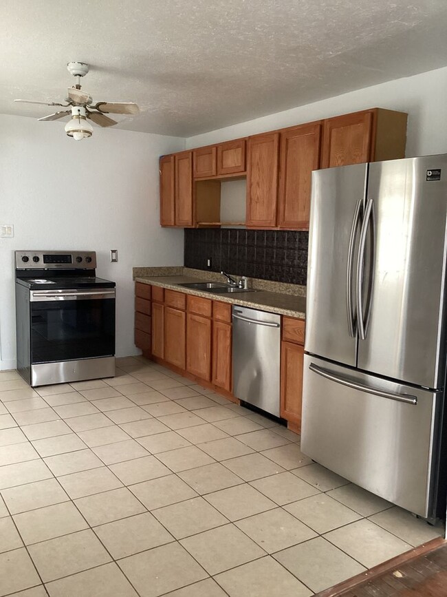 Building Photo - Nice 2 Bedroom Home!  Pets Welcome!