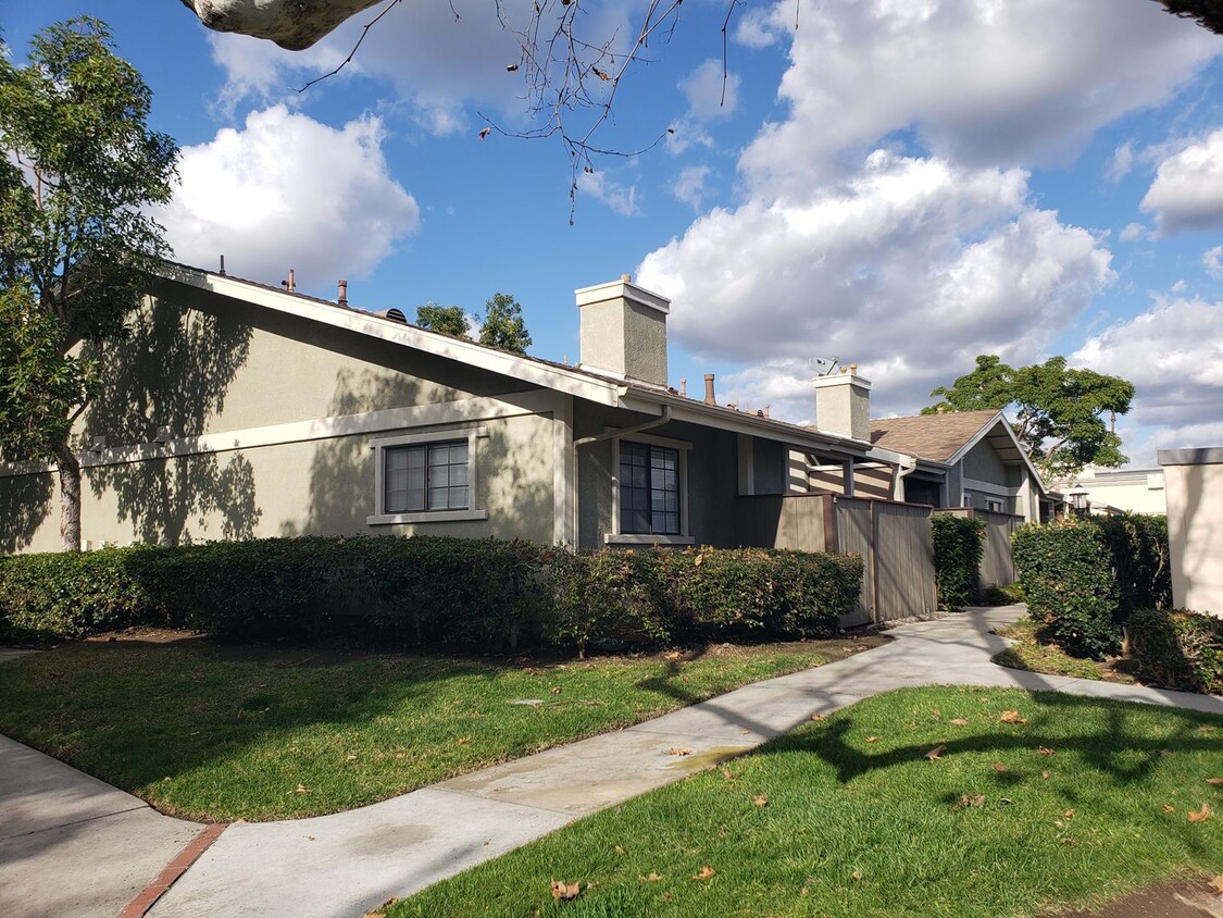 Primary Photo - Tustin - 1 Bed Condo For Lease - Old Town ...