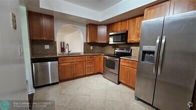 Building Photo - 16171 Blatt Blvd
