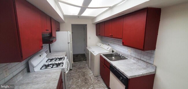Building Photo - 10202 Prince Pl