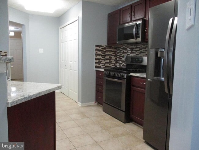 Building Photo - 3018 Hunting Ridge Dr