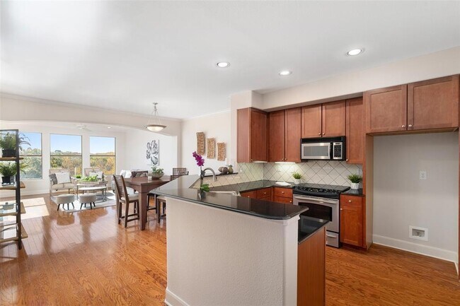 Foto del edificio - 500 Waters Edge Dr