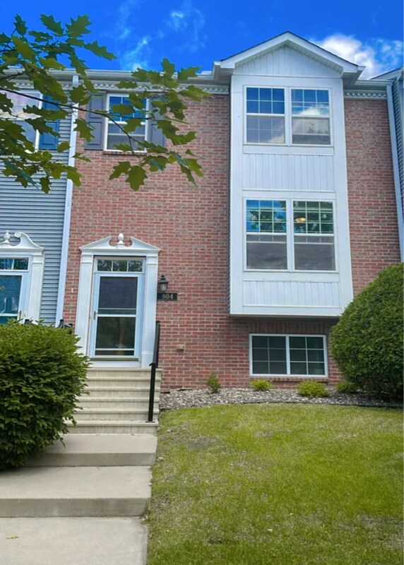Foto principal - 804 Village Pkwy