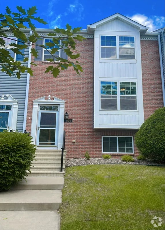 Building Photo - 804 Village Pkwy