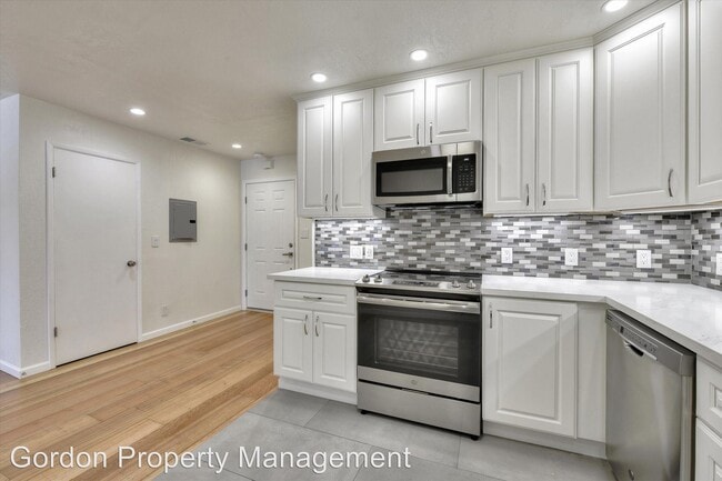 Building Photo - 1 br, 1 bath Apartment - 3679 20th Street