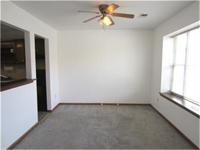 Building Photo - 3211 Crystal Ct