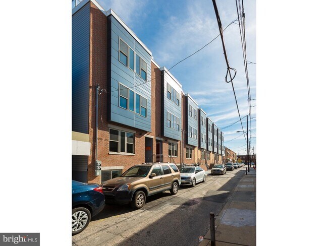 Building Photo - 2015 S Hutchinson St
