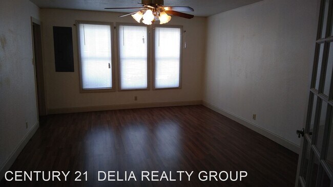 Building Photo - 4 br, 2 bath House - 207 W. 4th St.