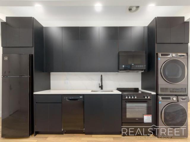 Foto del edificio - 1 bedroom in BROOKLYN NY 11213