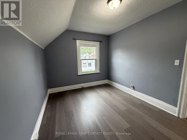 Building Photo - 149 Mississaga St W
