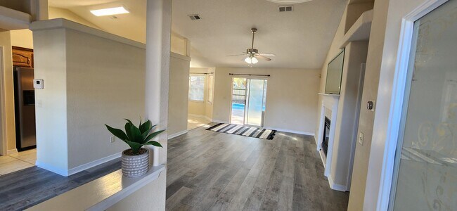 Foto del edificio - 6177 Broad Wing Ct